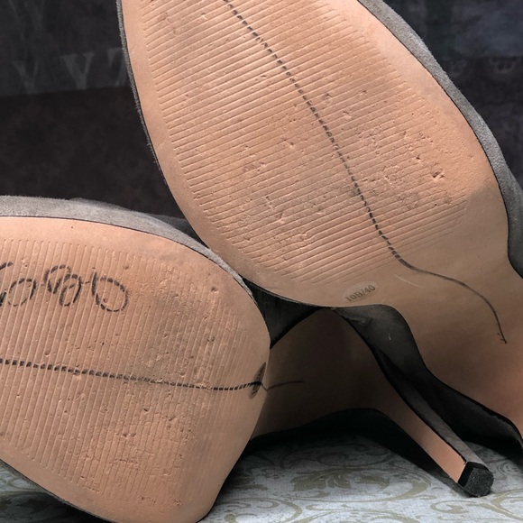 Gray taupe heeled booties - Picture 4 of 5